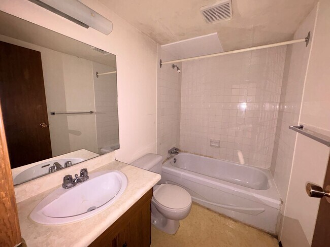 Photo - 1 Bed 1 Bath Unit in Rocky Mountain House, AB Unit 306B