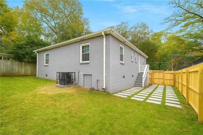 Photo - 60 Cleveland St SE