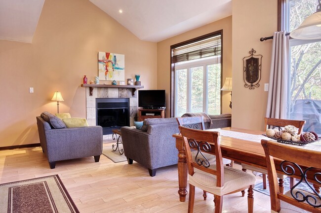 Photo - 1691 Chem. du Golf