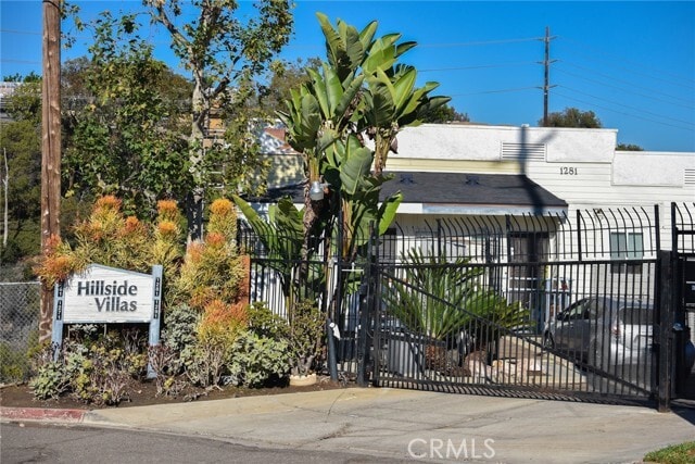 Building Photo - 1271 34th St Unit 33