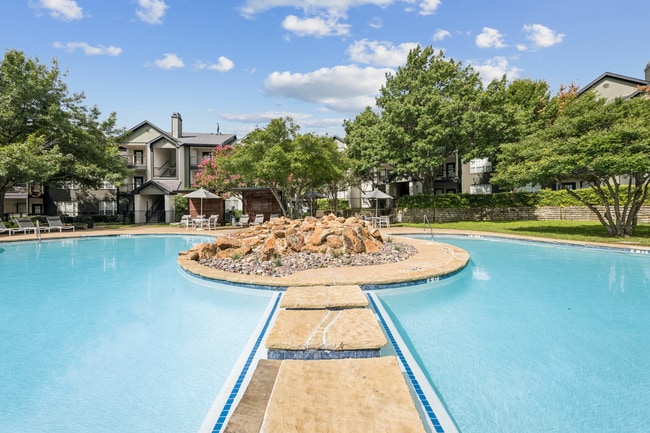 Building Photo - The Monte