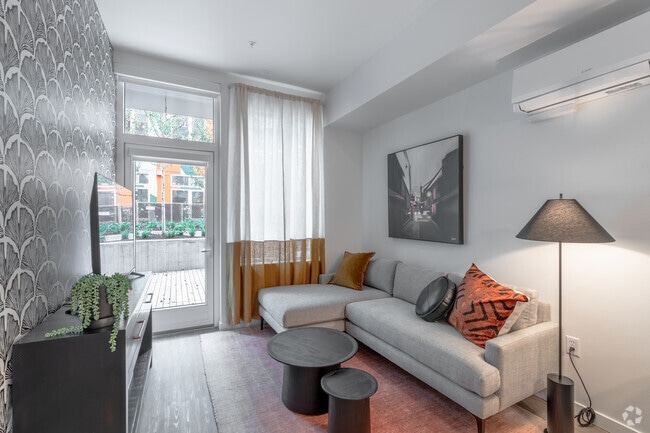 1BR, 1BA - 575SF - Living Room - The Piper