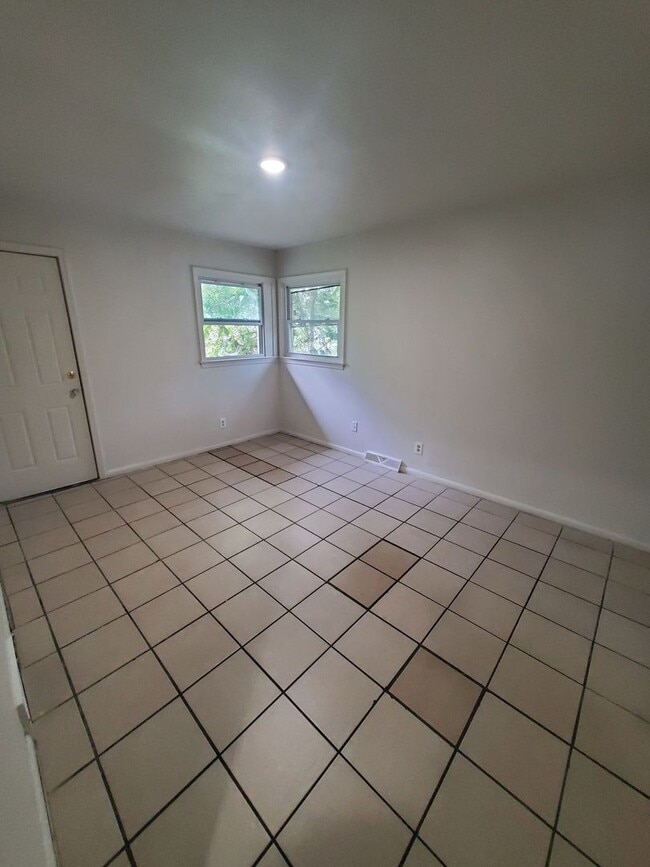 Photo - 5541-5543 N 35th St. Unidad 5543 (Upper)