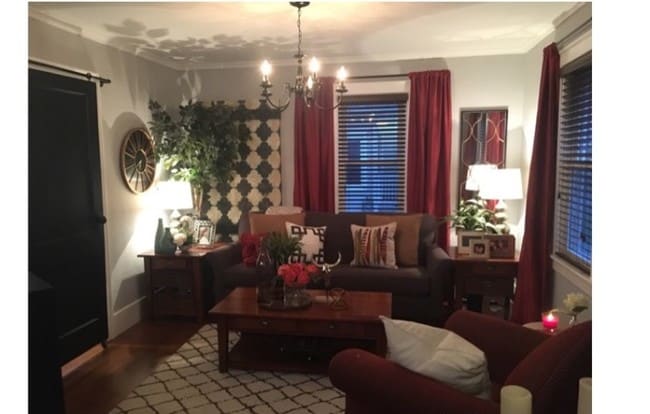 Photo - 584 St Paul St