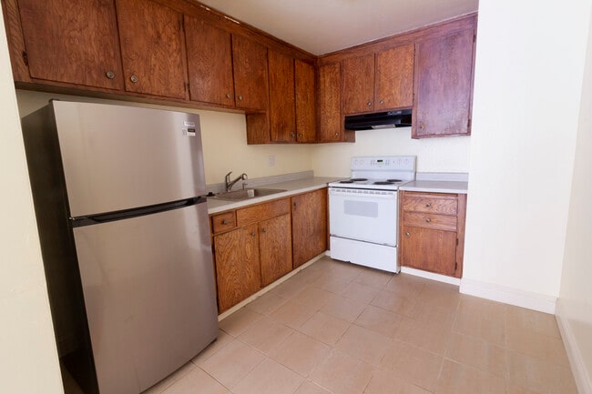 Kitchen - 67 Lausanne Ave Unit 2