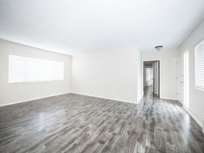 Photo - 6640-6652 Darby Ave