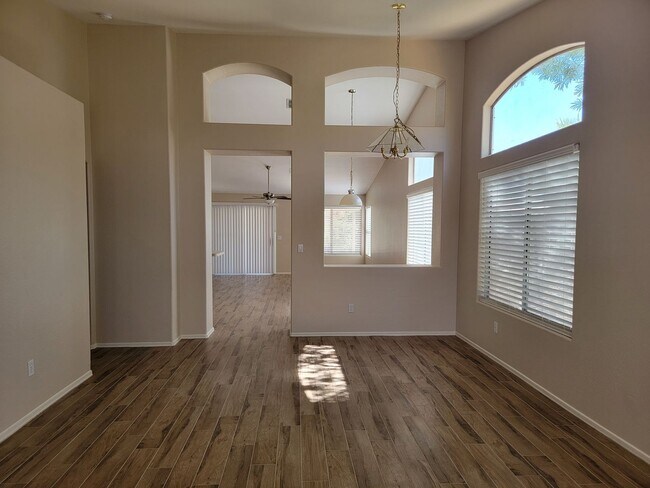 Photo - Updated 3 bed with 3-Garage in Bridlewood Subdivision