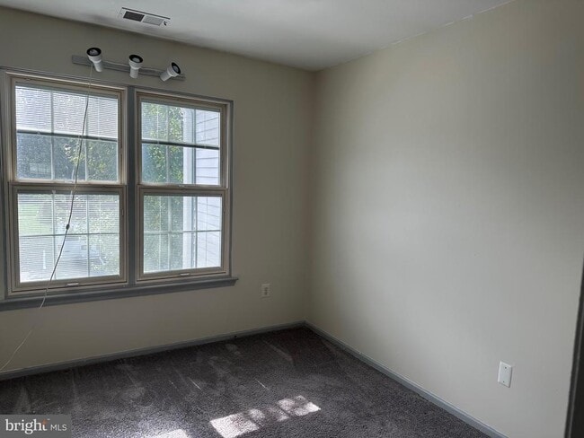 Photo - 128 Andover Pl