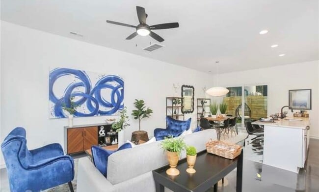 Photo - 2108 Roslyn Ave