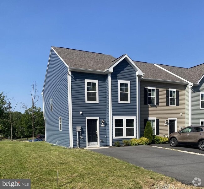 Building Photo - 224 Scotch Pine Dr Rental