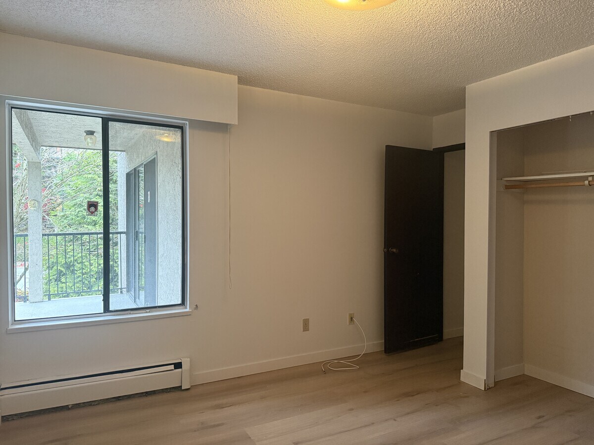 Photo - 1285 Martin St