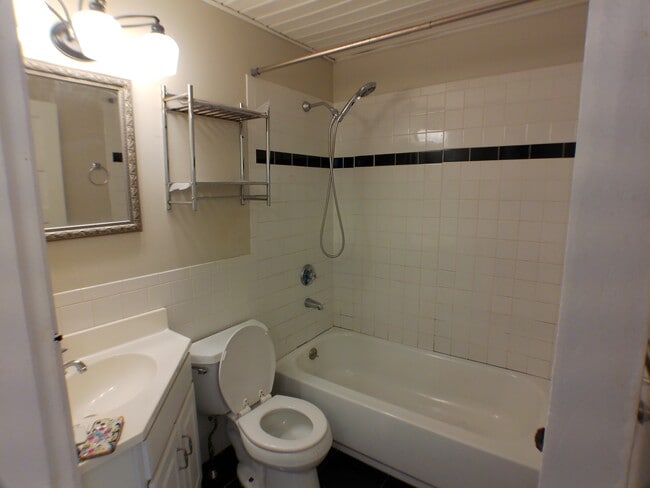 Photo - 1303 Smith St Unit 2