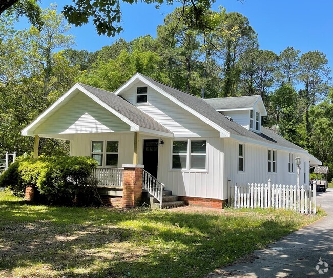 Building Photo - 5330 Masonboro Loop Rd Rental