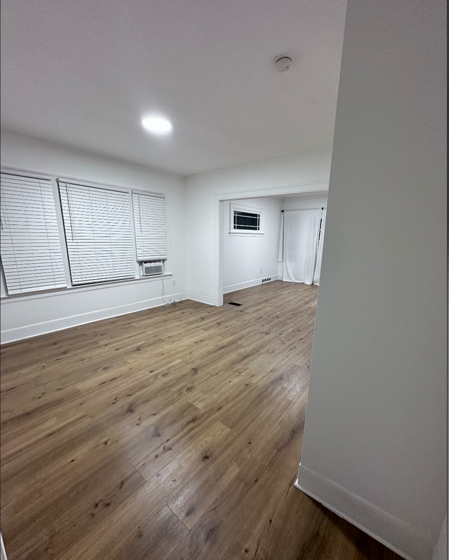 Living Room - 409 Raines Park Unit 2