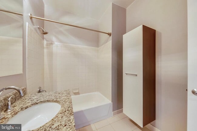 Building Photo - 1414 Belmont St NW Unit 408