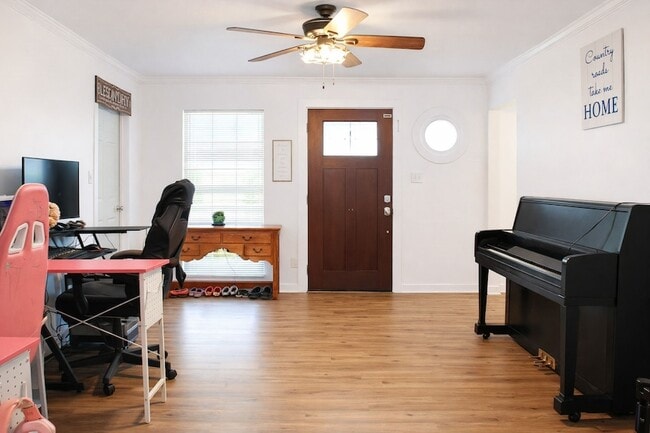 Photo - 506 Azalea St
