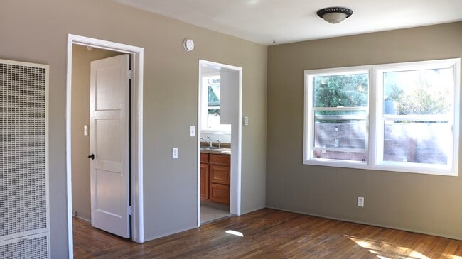 Photo - 556 Indiana Ave