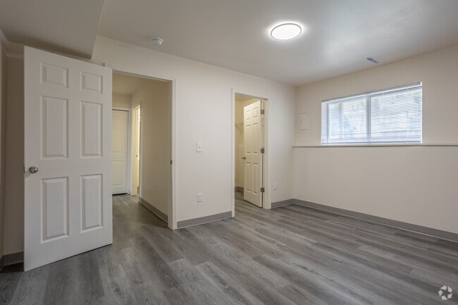 1BR, 1BA - 690SF - Bedroom - Arrowtree Apartments
