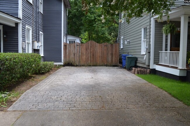 Photo - 916 Chester St