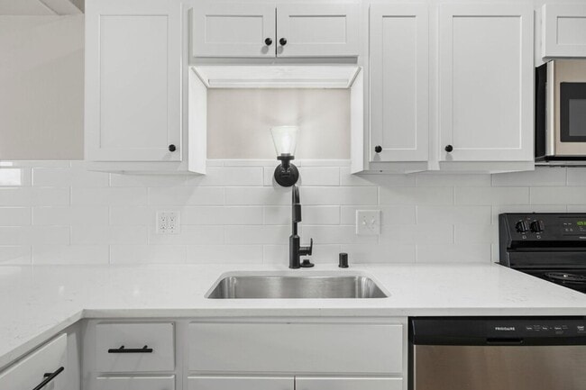 Photo - 1314 N Gammon Rd Unidad C