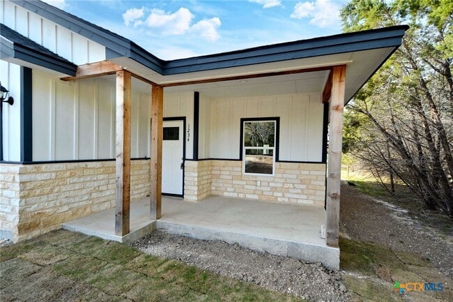 Photo - 1234 Clearcreek Dr