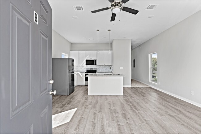 Building Photo - 8201 Tower St