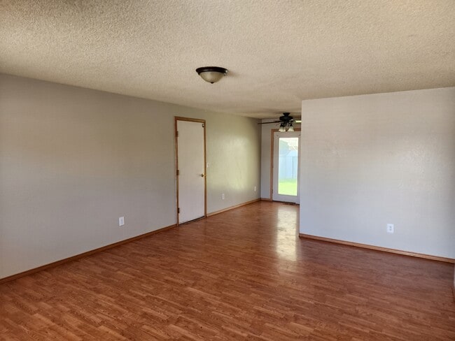 Photo - 1125 E 5th S