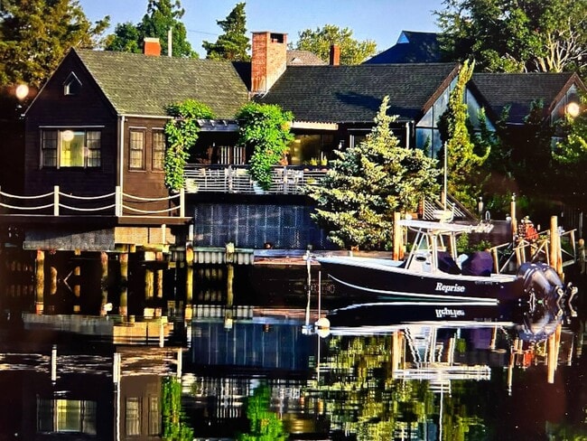 Building Photo - 8 Chequit Ave