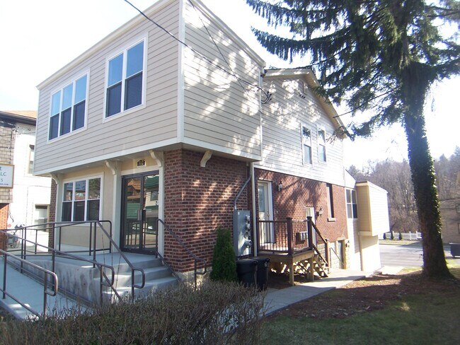 Building Photo - 302 Castle Shannon Blvd Unit #2
