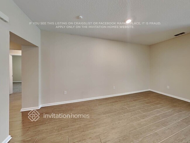 Photo - 978 Caitlin Loop