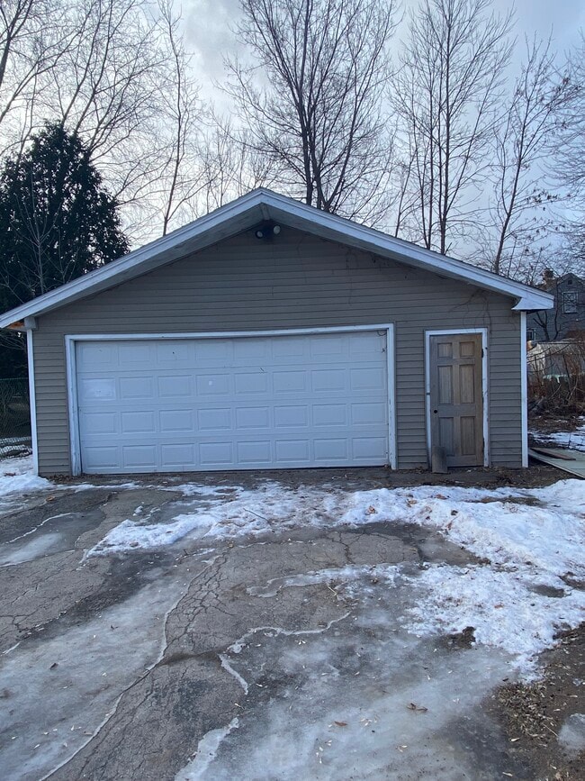 Garage - 237 Lake St