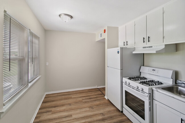 Photo - 1021 Tollview Ave Unit 5