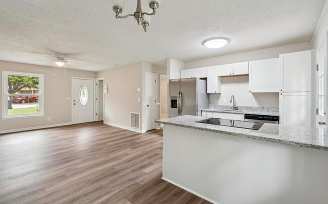 Photo - 103 Peake Ln