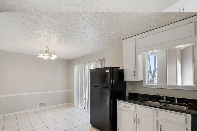 Photo - 4 bedrooms & 2 bath in Decatur!