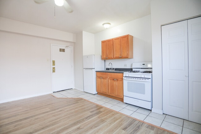 Photo - 1629 W Morse Ave Unit #406