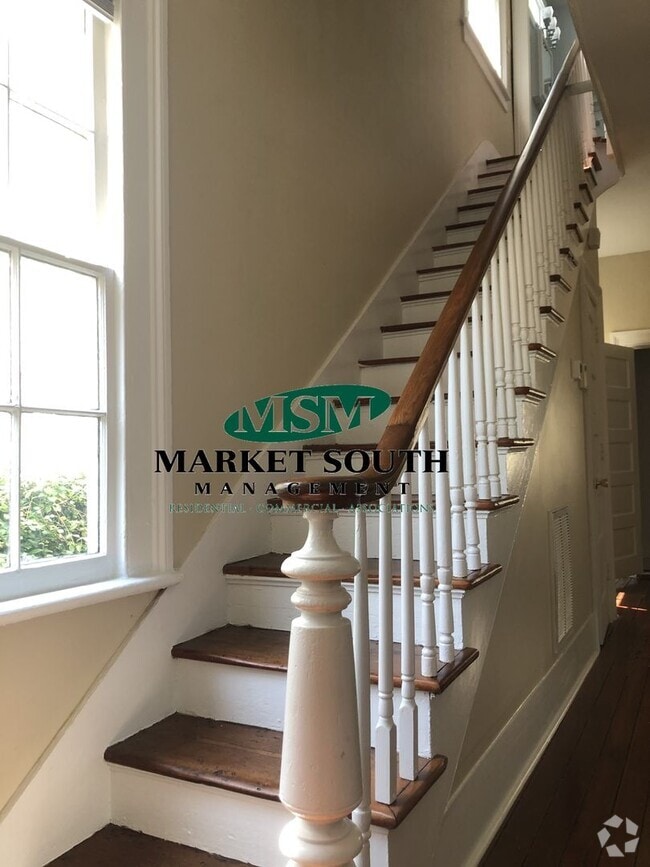 Building Photo - Beautifully Renovated Victorian Home