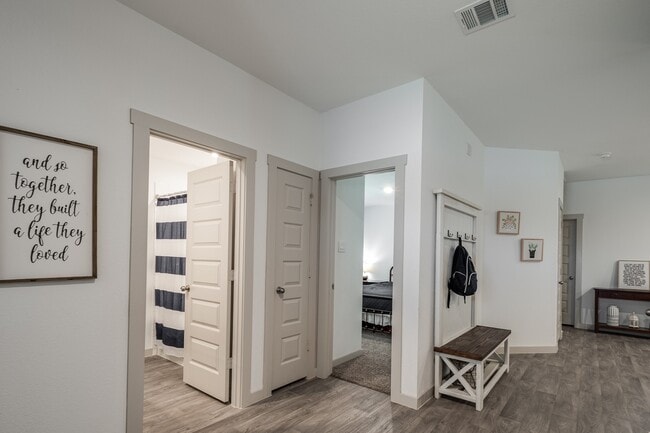 Photo - 607 Hidden Brk Dr