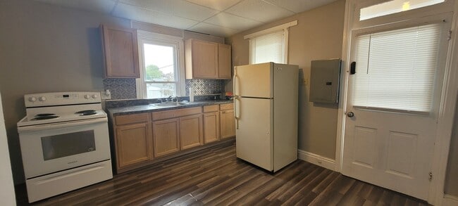 Building Photo - 156 N Harrison St Unit 2nd Floor