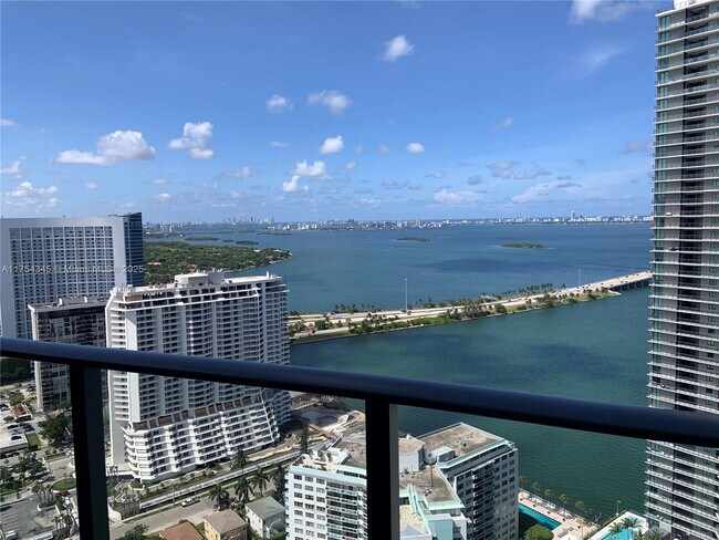 Photo - 650 NE 32nd St Unidad 904