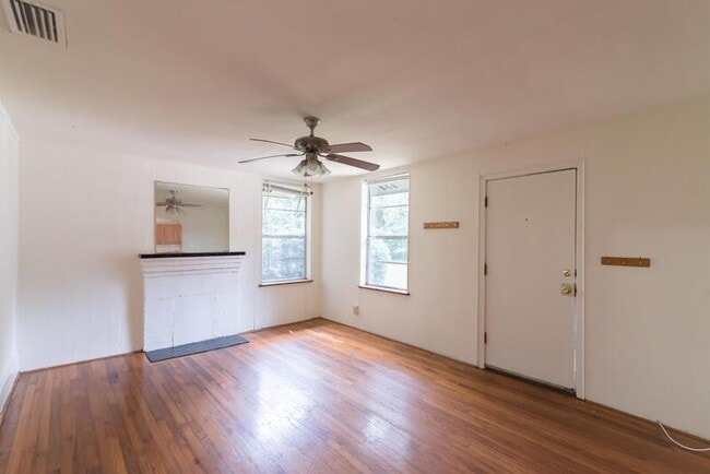 Photo - 2020 Hollywood Dr