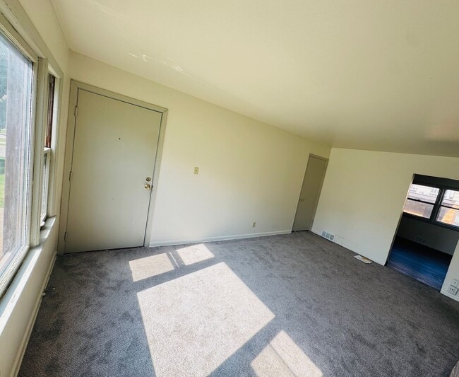 Photo - Pine Point Apartments – In the Heart of Waukesha Unit 233 #4