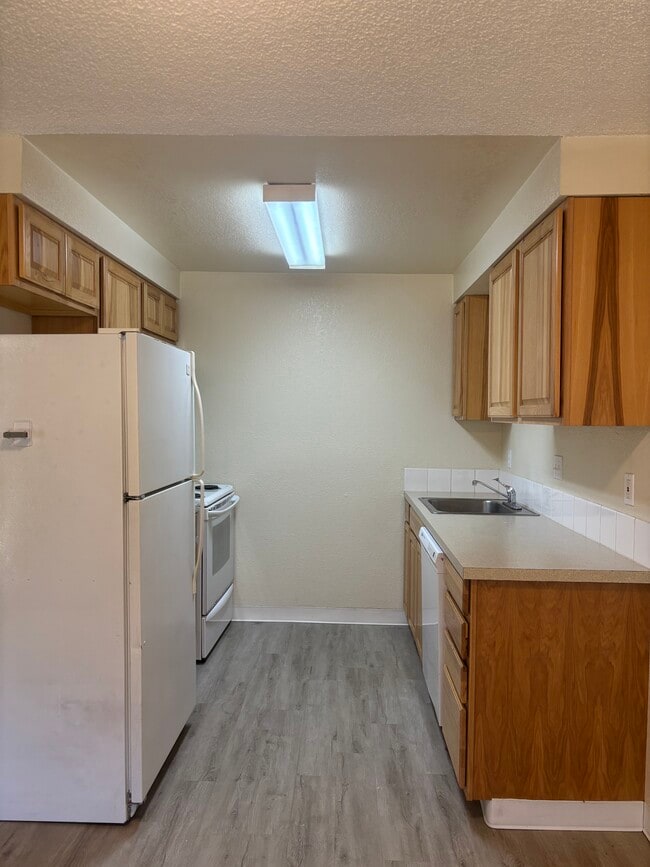 Building Photo - 13155 SW 2nd St Unit 13155