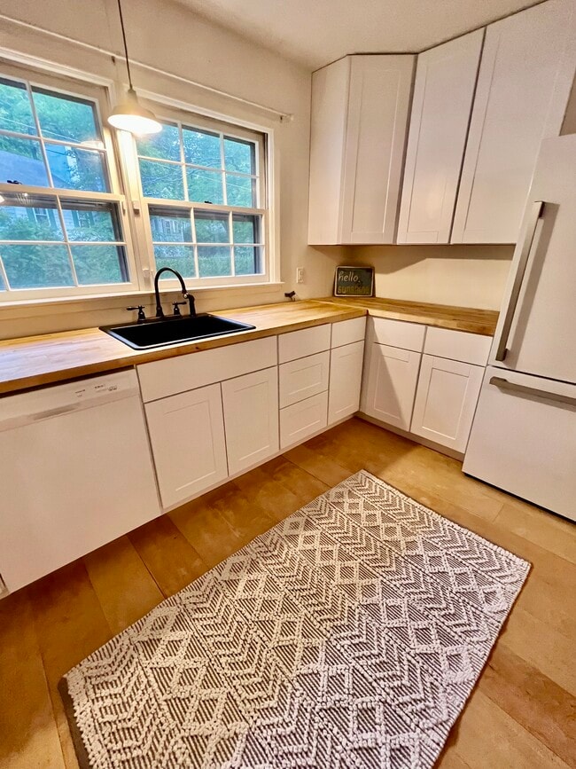 Photo - 250 Edgewood Dr