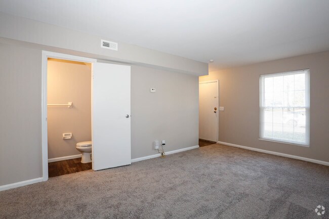 2 Bedroom/ 1 1/2 Bath Townhome - 1025 SQFT
