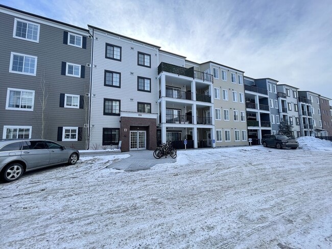 Building Photo - 151 Legacy Main St SE