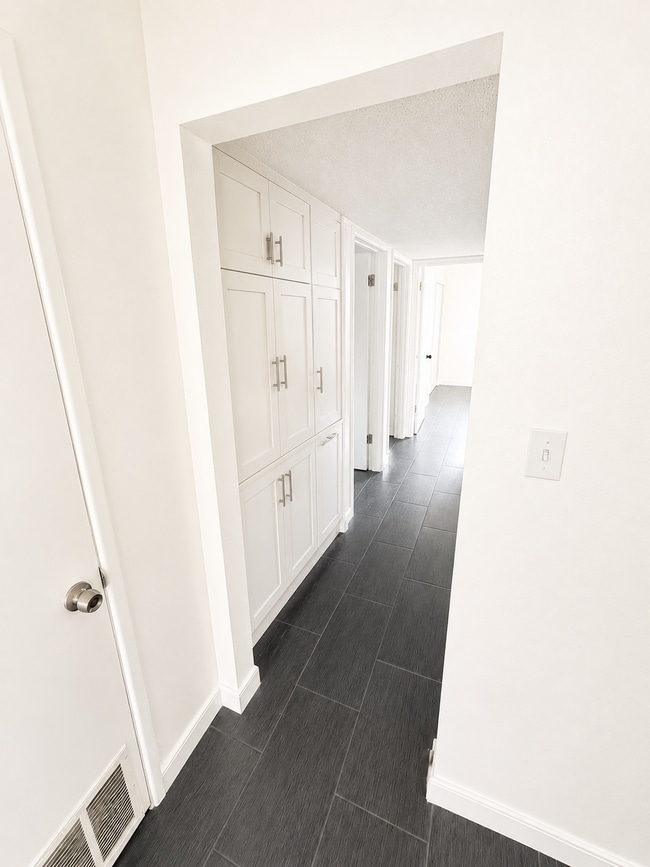 Photo - 708 White Ln
