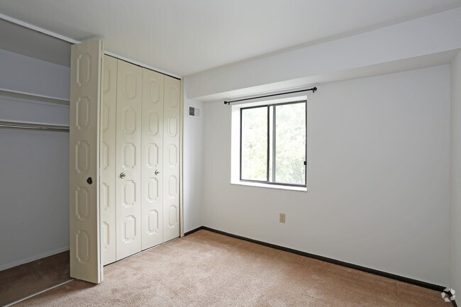 2BR, 1BA - 944 SF