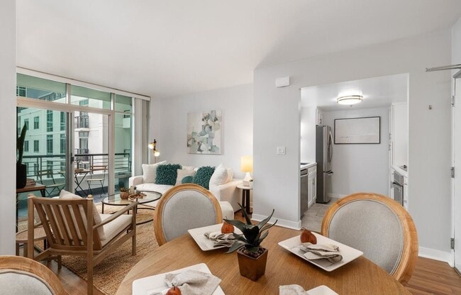 Photo - 425 W Beech St