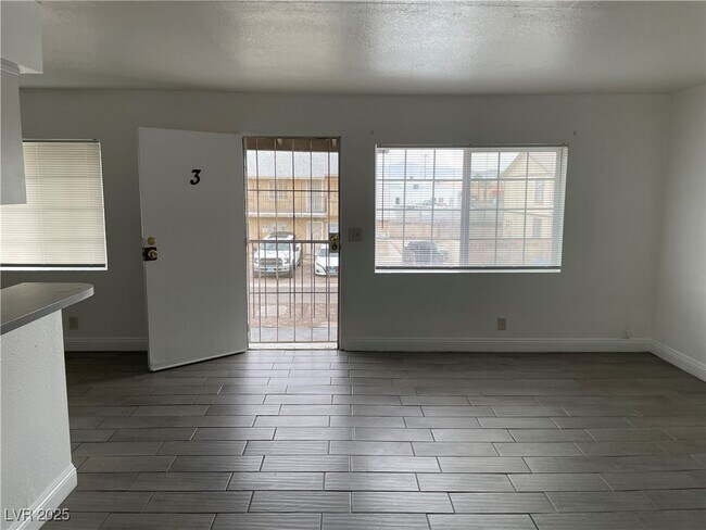 Photo - 4961 Apollostar Ct Unidad 3