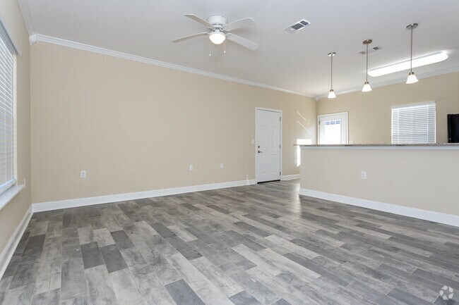 3BR,2BA-1300SF